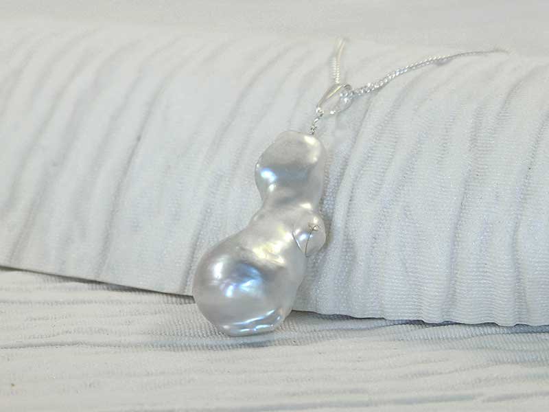 Dramatic Lustre Pendant
