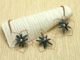 Daisy Chain Apatite Necklace
