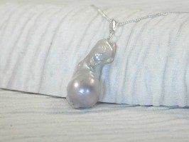 Dramatic Lustre Pendant