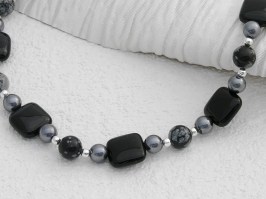 Snowy Nights Necklace