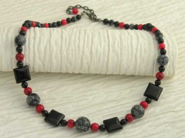 Winter Berries Necklace 