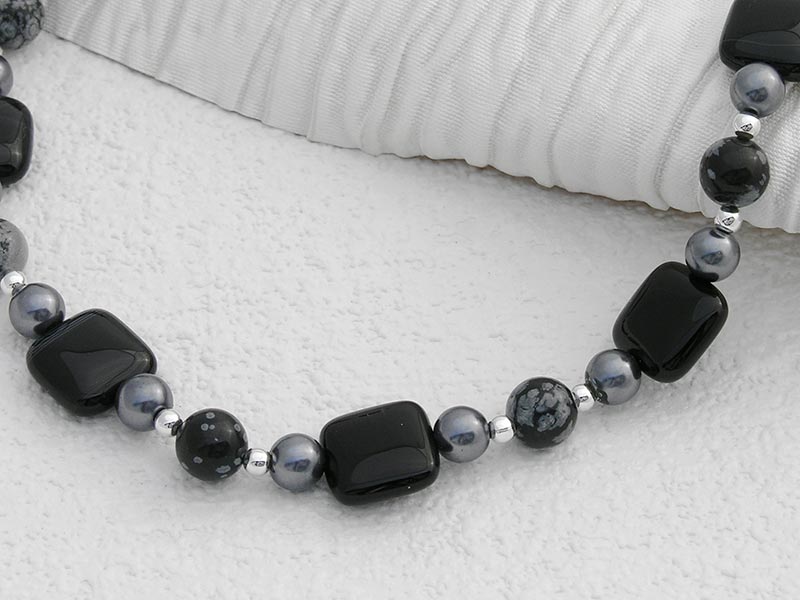 Snowy Nights Necklace